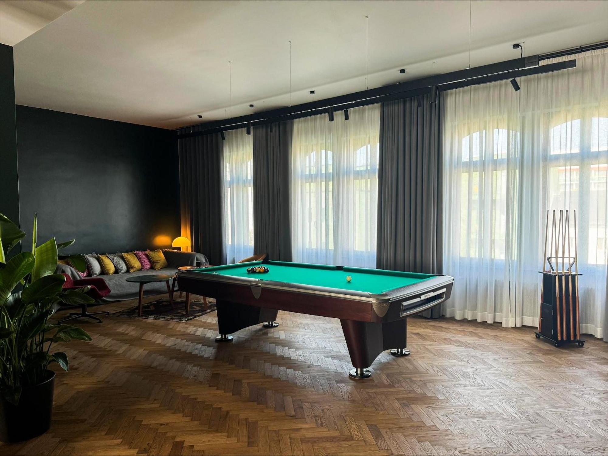 Sly Berlin Hotel Exterior photo A pool table in a home